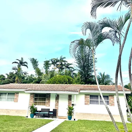 Cozy Home In Charming Dania Beach Exterior photo