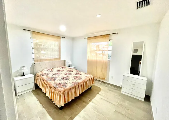 Cozy Home In Charming Dania Beach